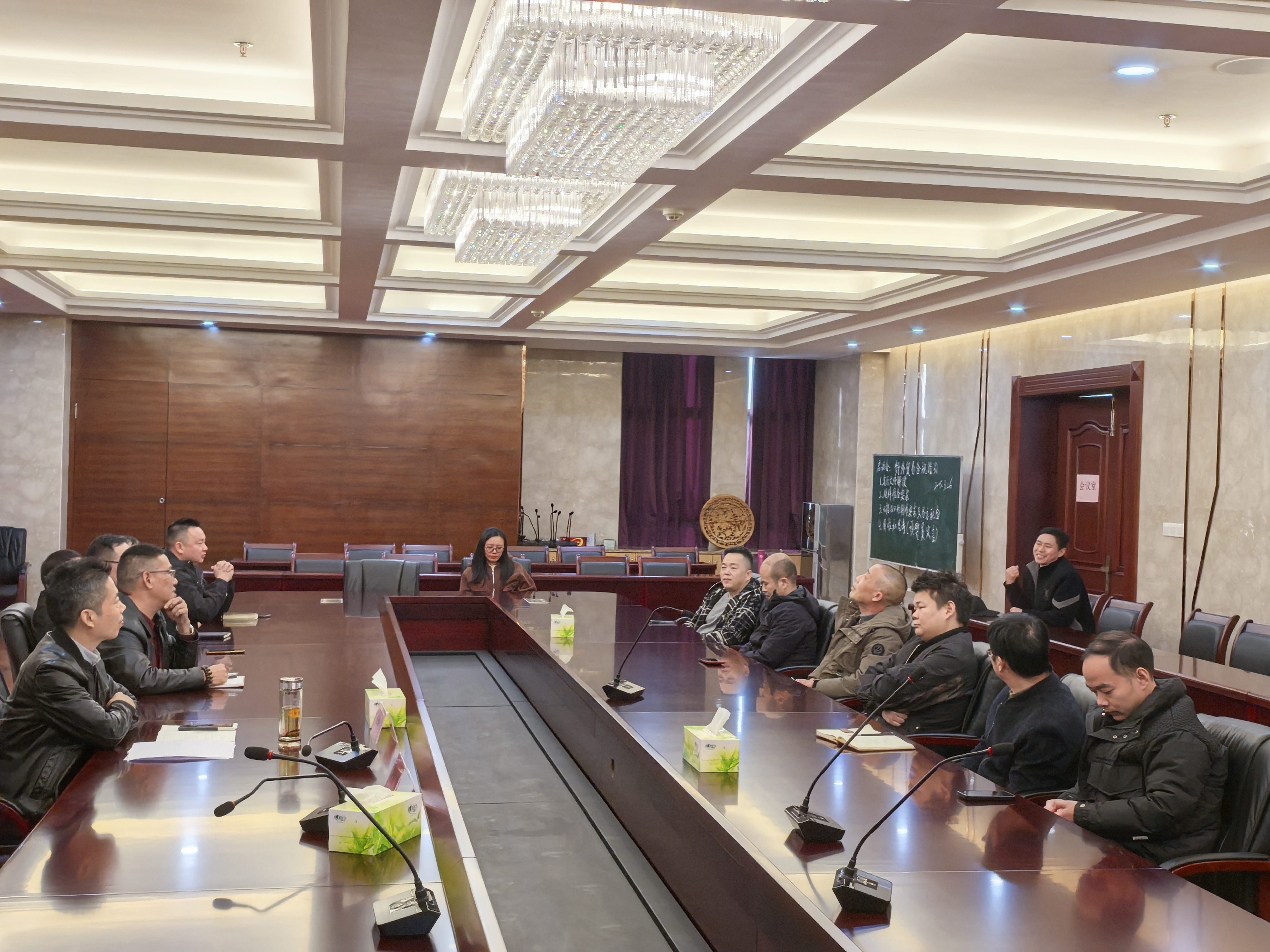 持續開展水晶行業數字化轉型工作推進會